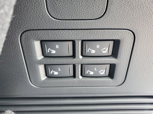 New 2025 Nissan Armada SL w/ Captain's Chari Seat Package image 6