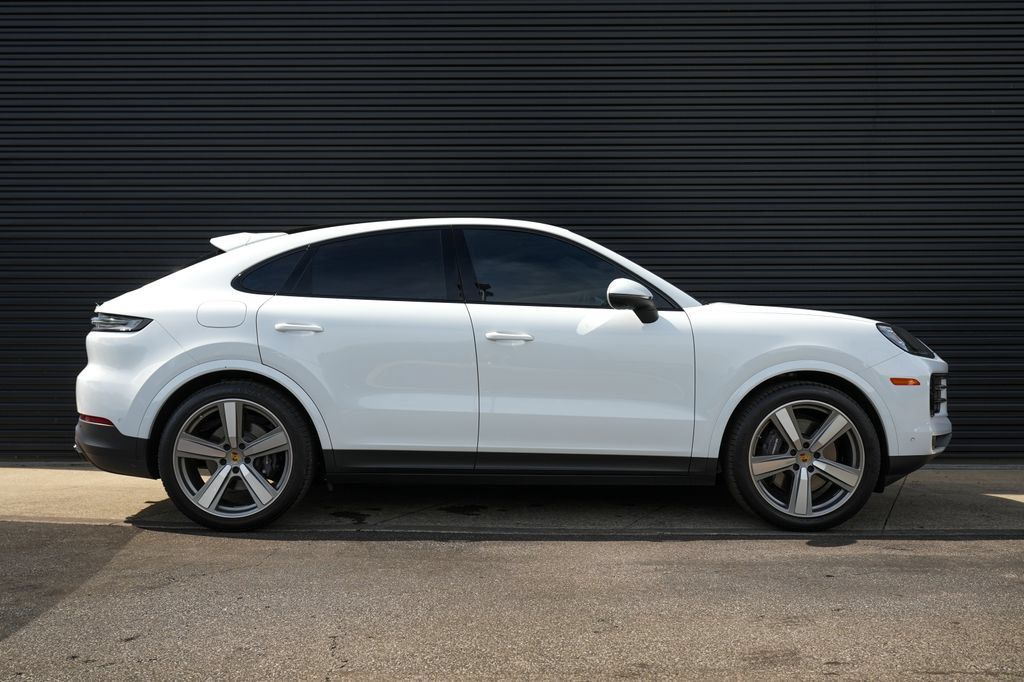 Certified 2024 Porsche Cayenne Coupe AWD/4WD image 34