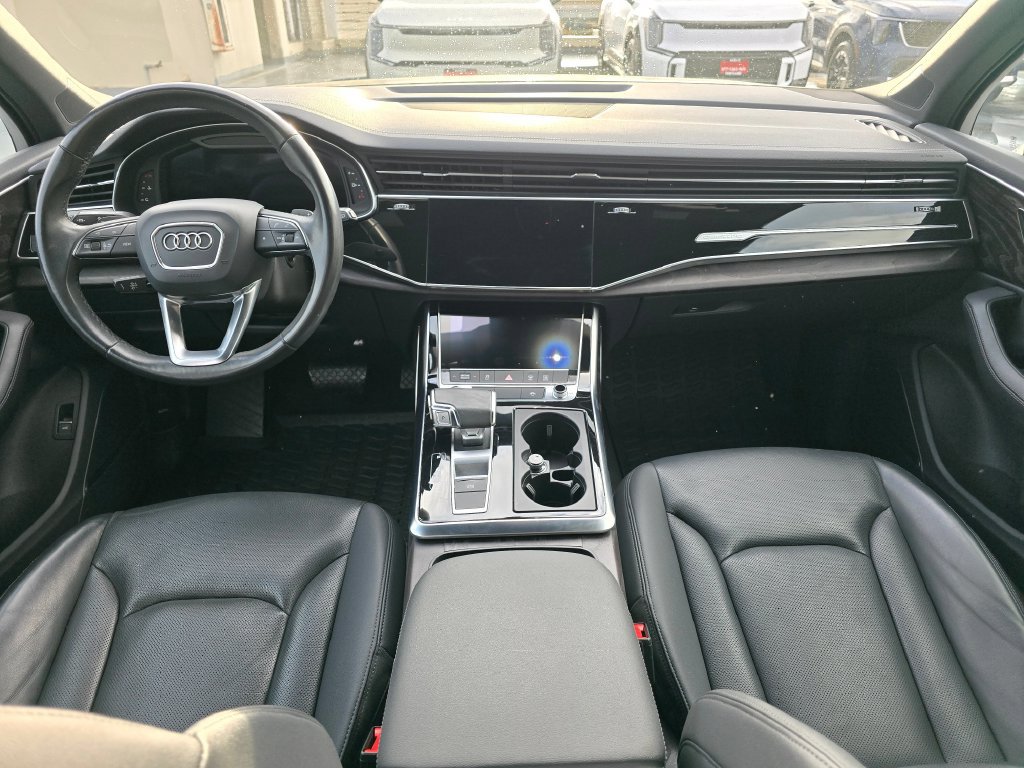 Used 2023 Audi Q7 3.0T Premium Plus w/ Premium Plus Package AWD/4WD image 19