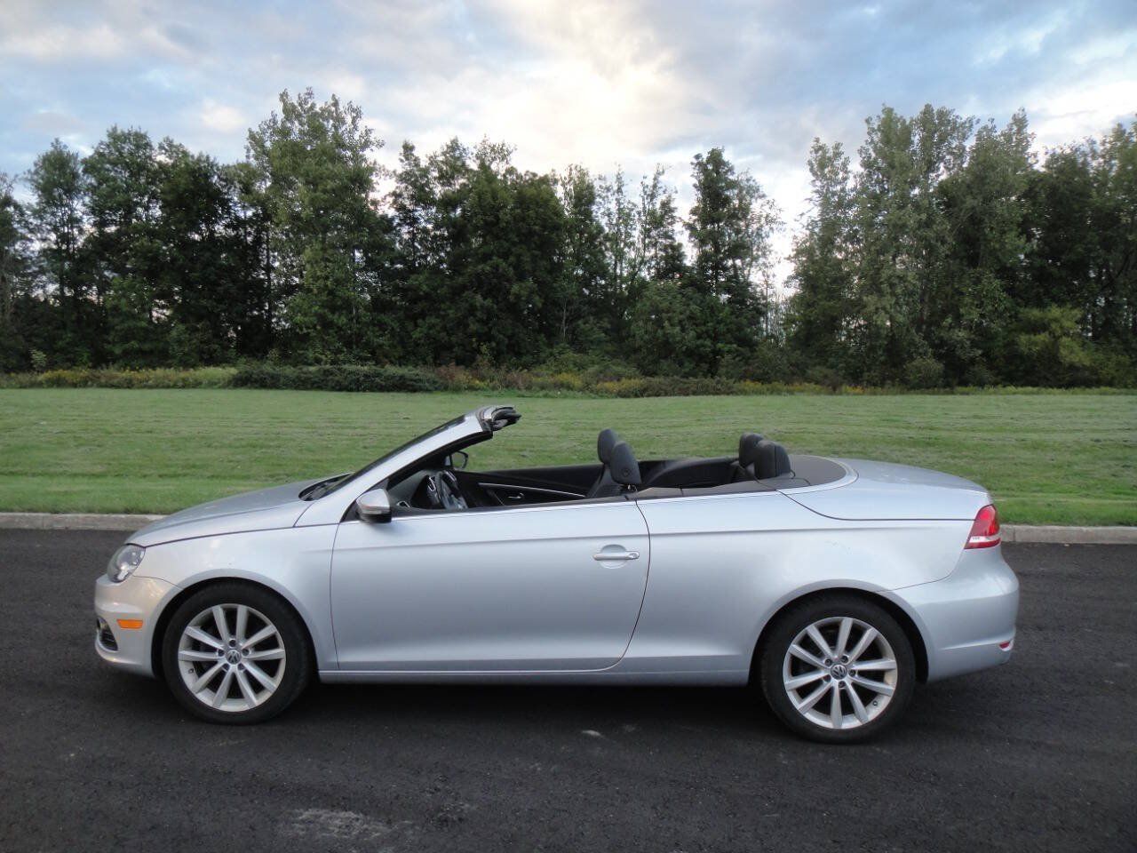 Used 2012 Volkswagen Eos Komfort FWD image 13