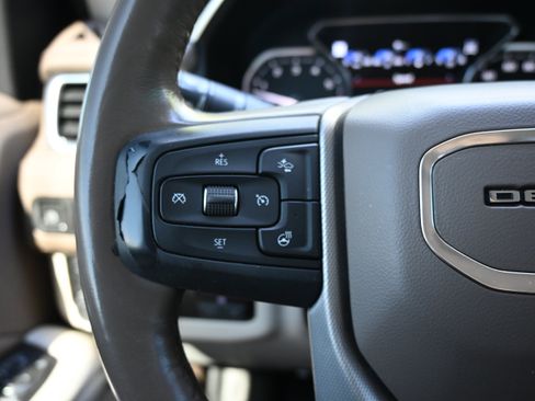 Used 2021 GMC Yukon XL Denali w/ Denali Premium Package AWD/4WD image 17