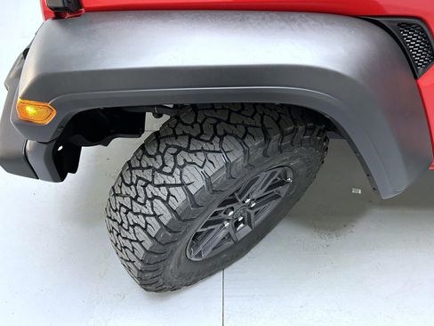 Used 2025 Jeep Wrangler Unlimited Sport AWD/4WD image 23
