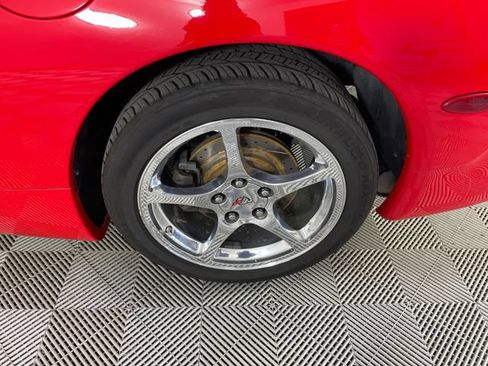 Used 2004 Chevrolet Corvette Coupe w/ Roof Package RWD image 18