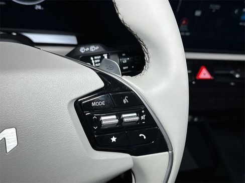 New 2025 Kia Niro Wave w/ Wave Preserve Package image 24