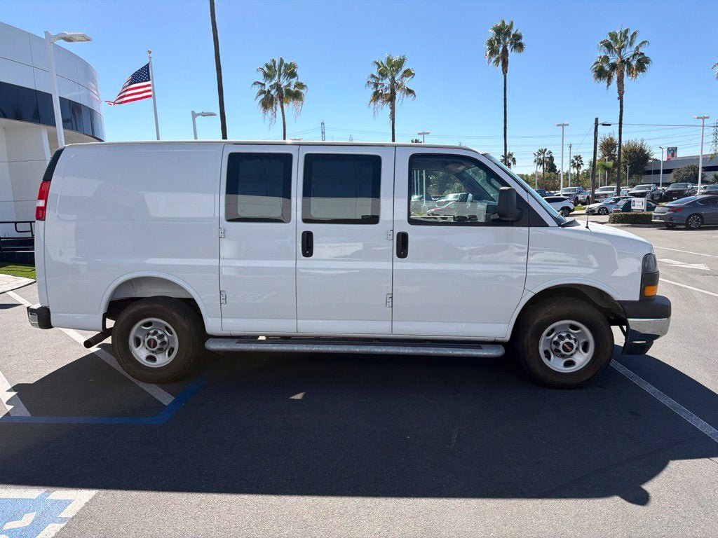 Used 2025 GMC Savana 2500 w/ Driver Convenience Package RWD image 5