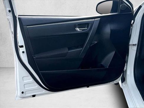 Used 2019 Toyota Corolla LE image 17