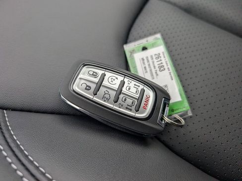 New 2026 Chrysler Pacifica Select FWD image 22