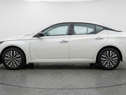 Used 2025 Nissan Altima 2.5 SV FWD image 5
