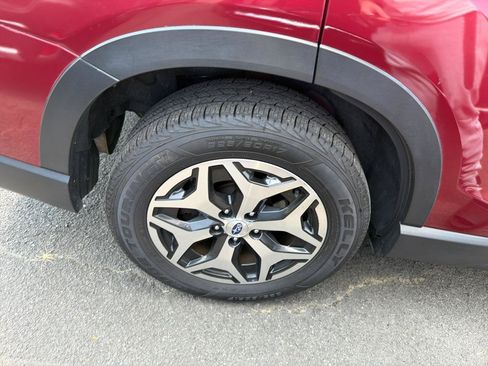 Used 2022 Subaru Forester Premium AWD/4WD image 5