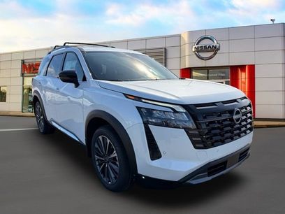 New 2026 Nissan Pathfinder Platinum w/ Cargo Package