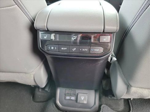 Used 2026 Toyota Highlander Platinum AWD/4WD image 15