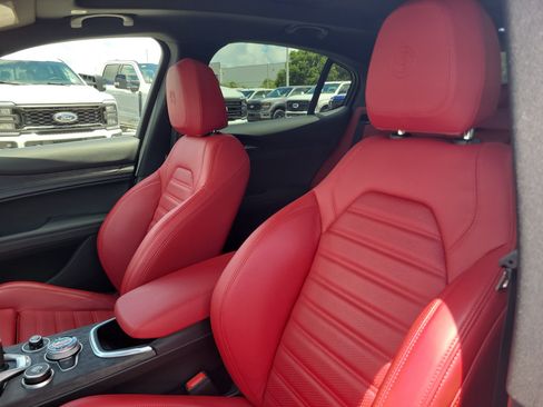 Used 2023 Alfa Romeo Stelvio Sprint RWD image 12