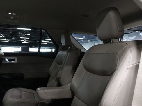 Used 2020 Ford Explorer Limited image 23