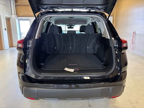 Used 2025 Nissan Rogue S AWD/4WD image 22