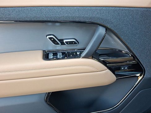 New 2026 Land Rover Range Rover Sport SE image 18