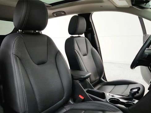 Used 2023 Buick Encore GX Essence w/ Experience Buick Package FWD image 40