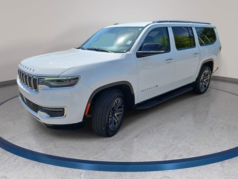 Used 2024 Jeep Wagoneer L Series II w/ Flexible Seating Group RWD image 1