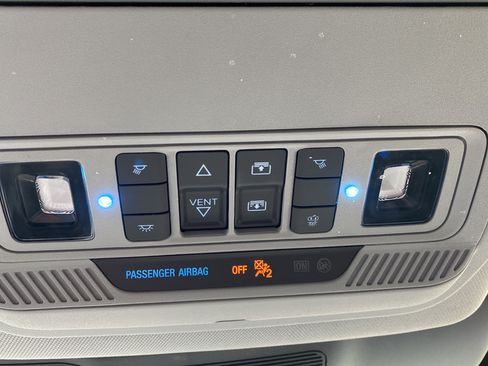 Used 2020 Ford Explorer XLT w/ Equipment Group 202A AWD/4WD image 33