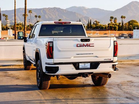 Used 2025 GMC Sierra 2500 AT4 image 7
