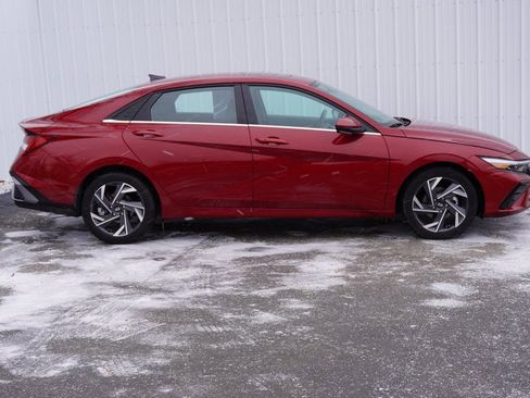 Used 2024 Hyundai Elantra SEL w/ Convenience Package image 2