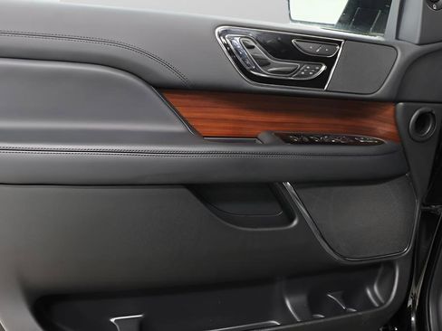 Used 2022 Lincoln Navigator Reserve image 22