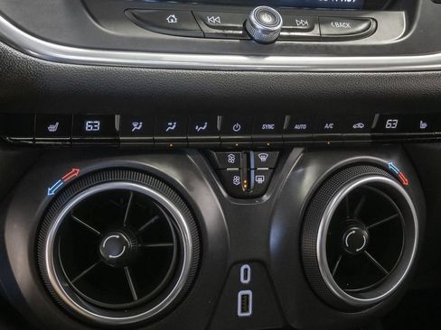 Used 2019 Chevrolet Blazer LT FWD image 21
