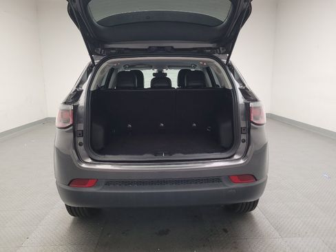 Used 2018 Jeep Compass Latitude w/ Popular Equipment Group FWD image 29