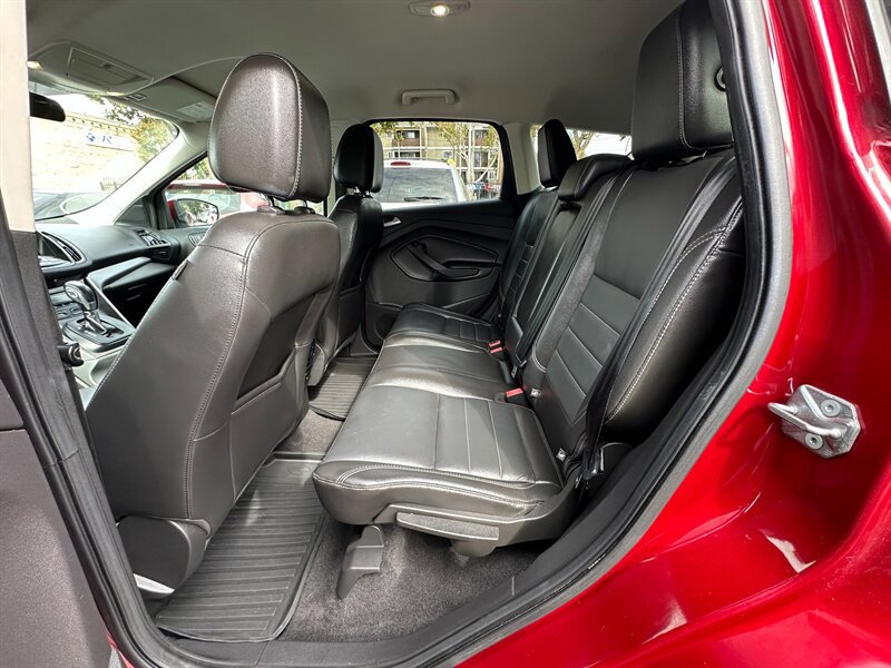Used 2015 Ford Escape SE w/ Equipment Group 201A FWD image 18
