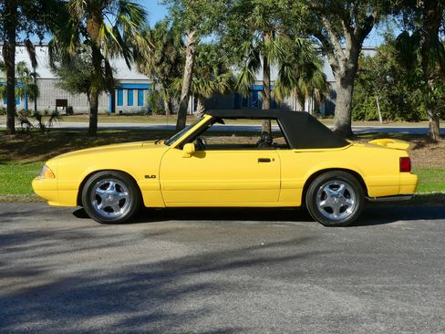 Used 1993 Ford Mustang LX image 14