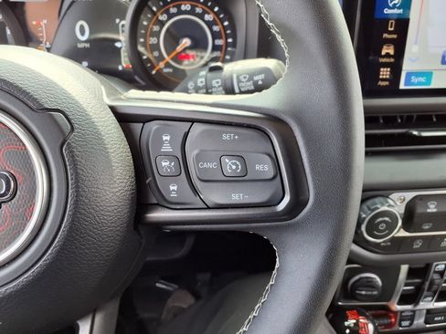 Used 2025 Jeep Wrangler Unlimited Rubicon AWD/4WD image 14