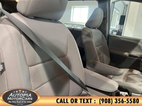 Used 2019 Toyota Sienna XLE image 19