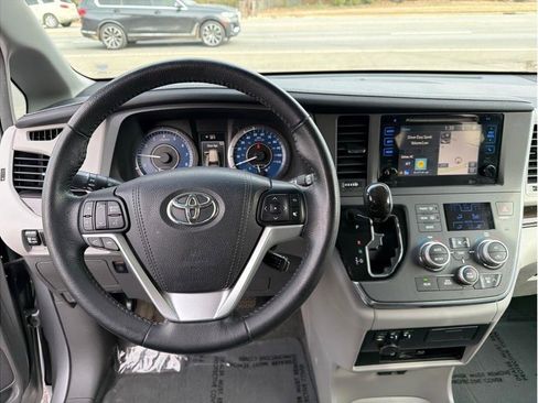 Used 2015 Toyota Sienna XLE Premium AWD/4WD image 16