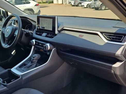 Used 2025 Toyota RAV4 XLE FWD image 19