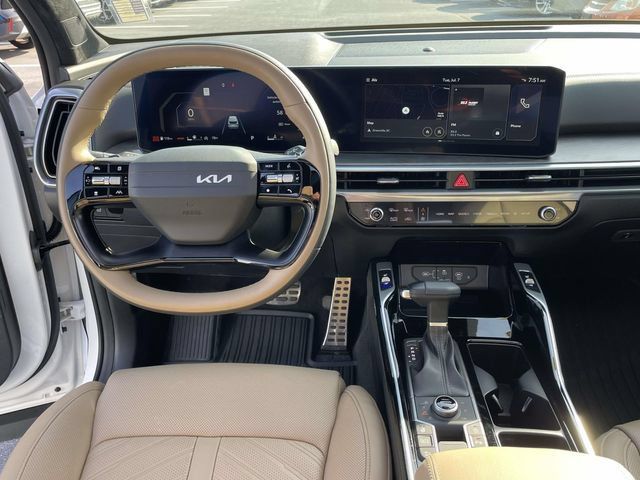 Used 2026 Kia Sorento SX Prestige w/ Olive Brown Leather Package AWD/4WD image 13