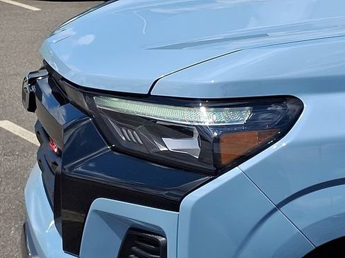 Used 2025 Chevrolet Colorado Z71 w/ Technology Package AWD/4WD image 30