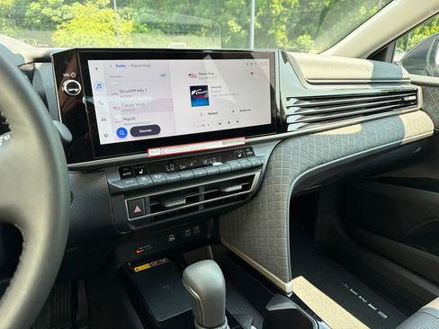 Used 2026 Toyota Camry XLE FWD image 53
