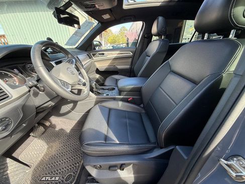 Used 2021 Volkswagen Atlas Cross Sport SE w/ Panoramic Sunroof Package image 11