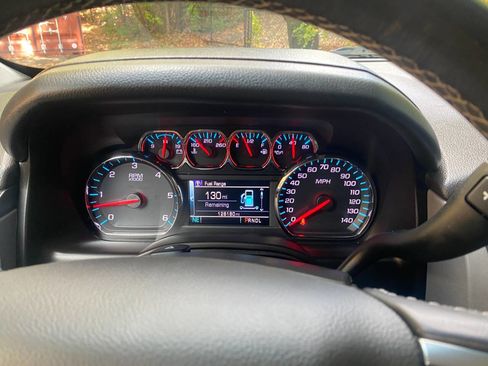 Used 2018 Chevrolet Suburban LT image 24