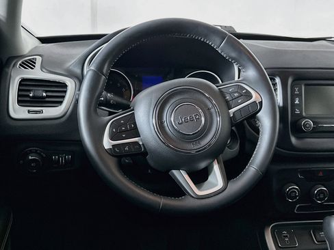 Used 2018 Jeep Compass Latitude FWD image 18