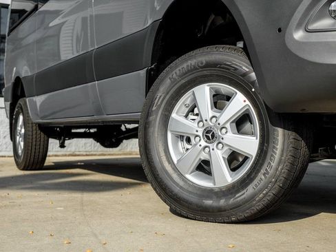 Used 2025 Mercedes-Benz Sprinter 2500 image 7