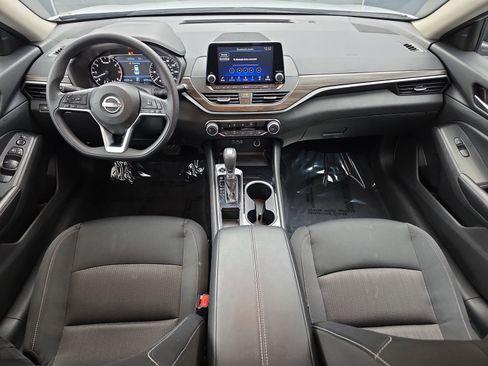 Used 2024 Nissan Altima 2.5 SV image 17