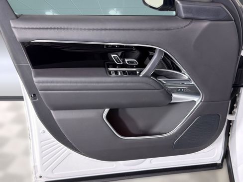 Used 2025 Land Rover Range Rover Long Wheelbase SE image 12