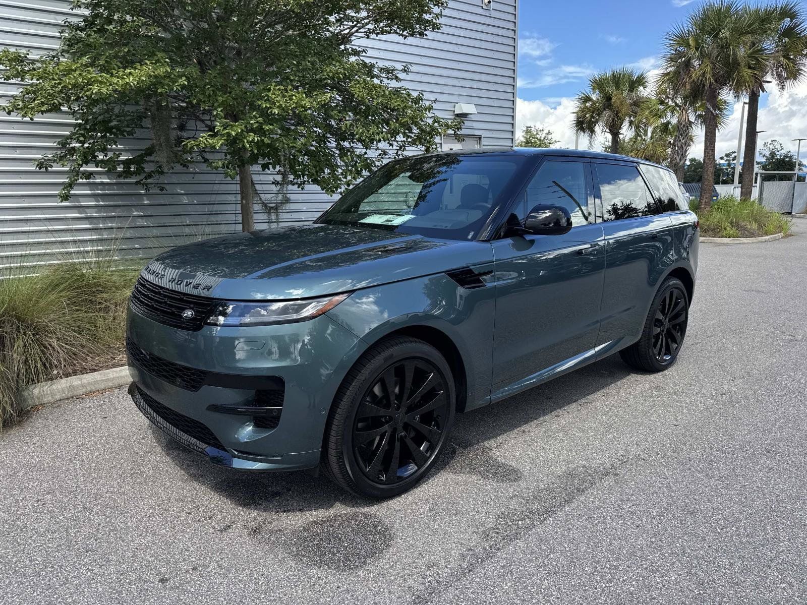 New 2027 Land Rover Range Rover Sport Dynamic SE AWD/4WD image 1