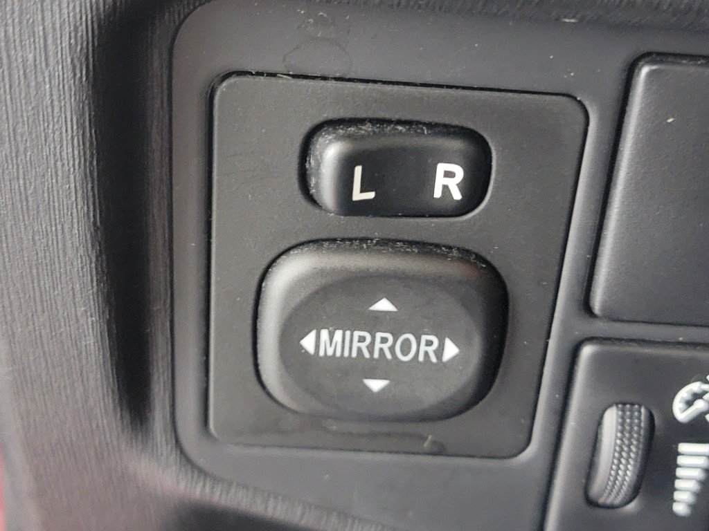 Used 2015 Toyota Prius Persona Series FWD image 25