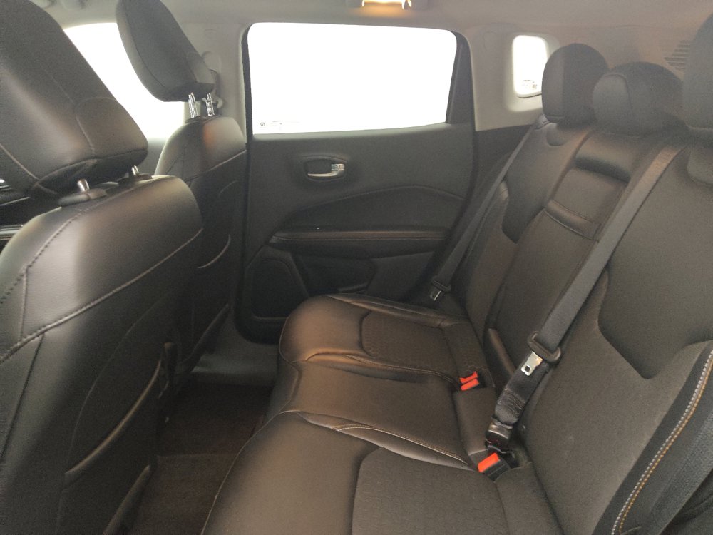Used 2017 Jeep Compass Latitude w/ Cold Weather Group AWD/4WD image 18