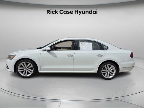 Used 2018 Volkswagen Passat 2.0T SE image 3