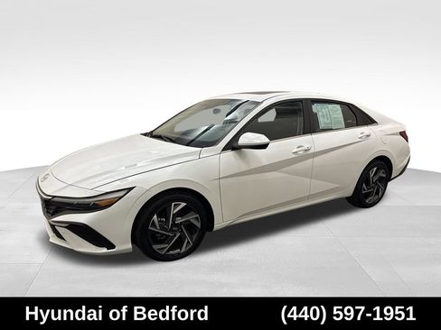 Used 2025 Hyundai Elantra SEL FWD image 9