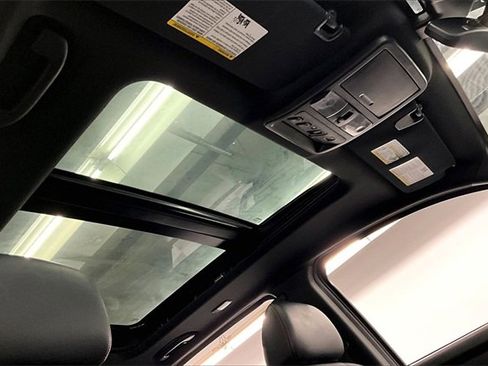 Used 2024 Nissan Titan PRO-4X w/ Pro-4x Convenience Package image 17