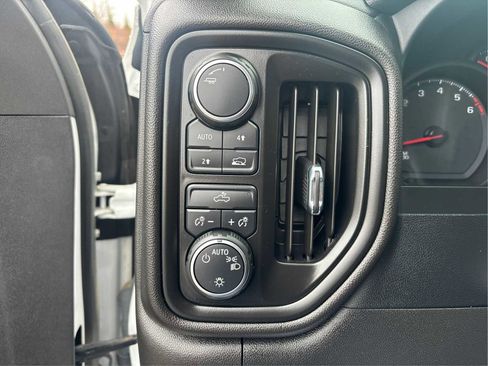 Certified 2022 Chevrolet Silverado 1500 Custom image 20