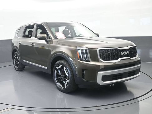 Used 2025 Kia Telluride EX w/ EX Captain's Chair Package FWD image 9